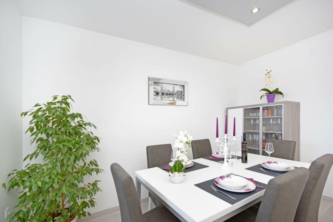 Nikola Apartment *