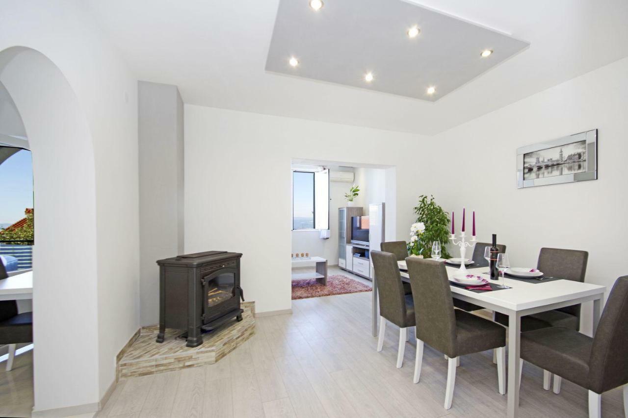Nikola Apartment