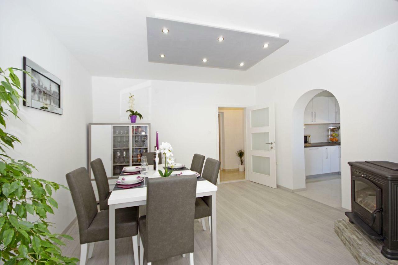 Nikola Apartment *